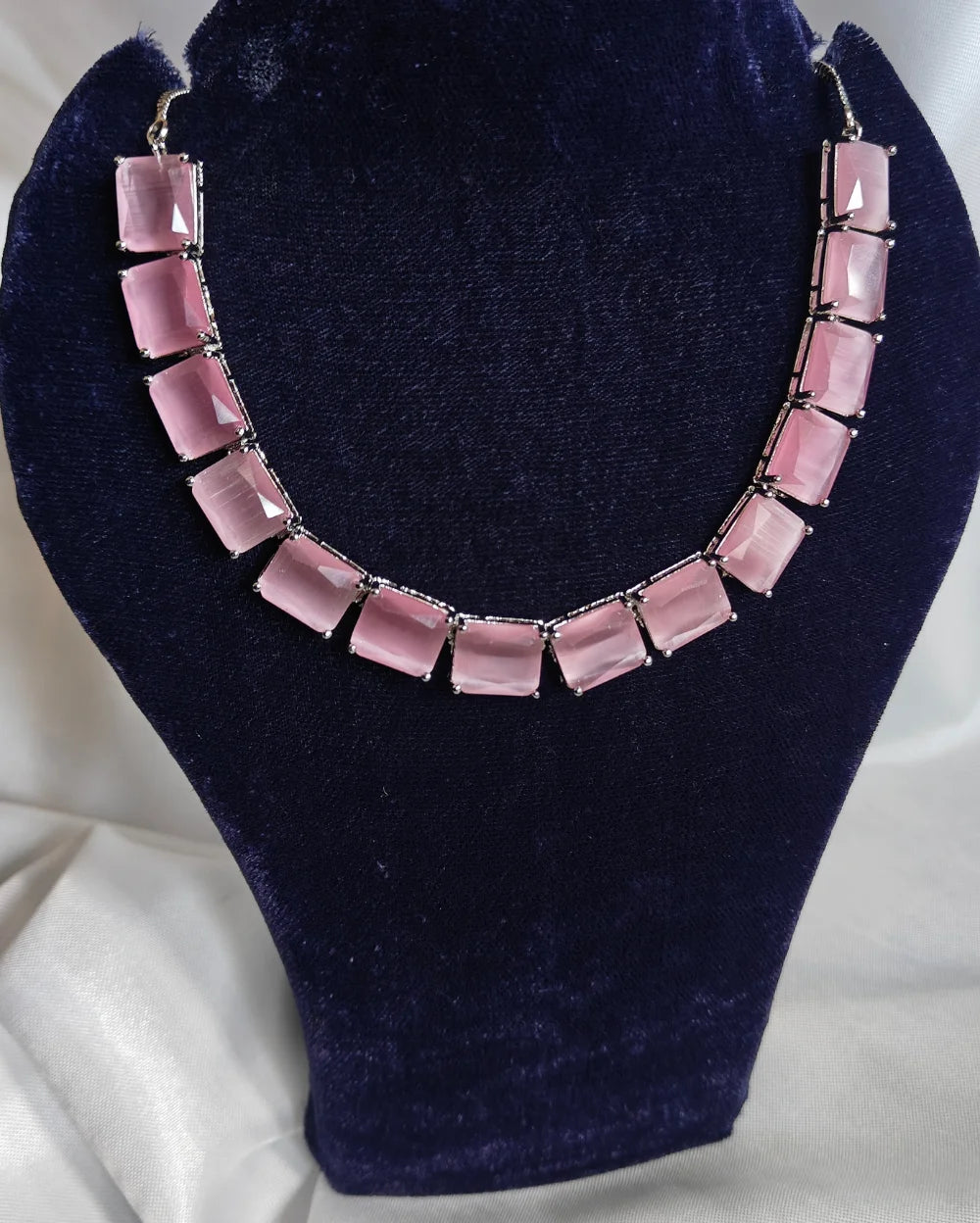 Rosy radiance necklace