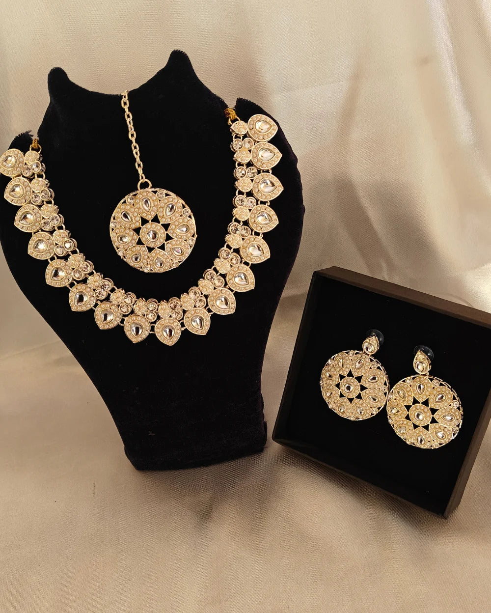 Bela Gold and silver toned Necklace set