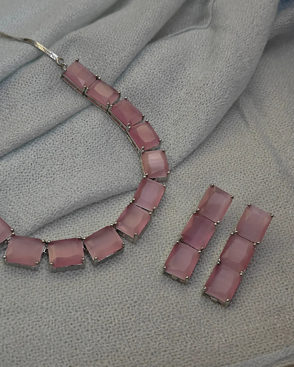 Rosy radiance necklace