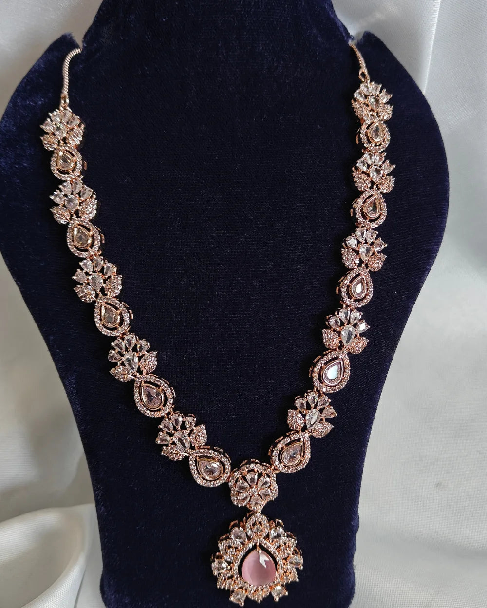 Rose romance Rosegold necklace