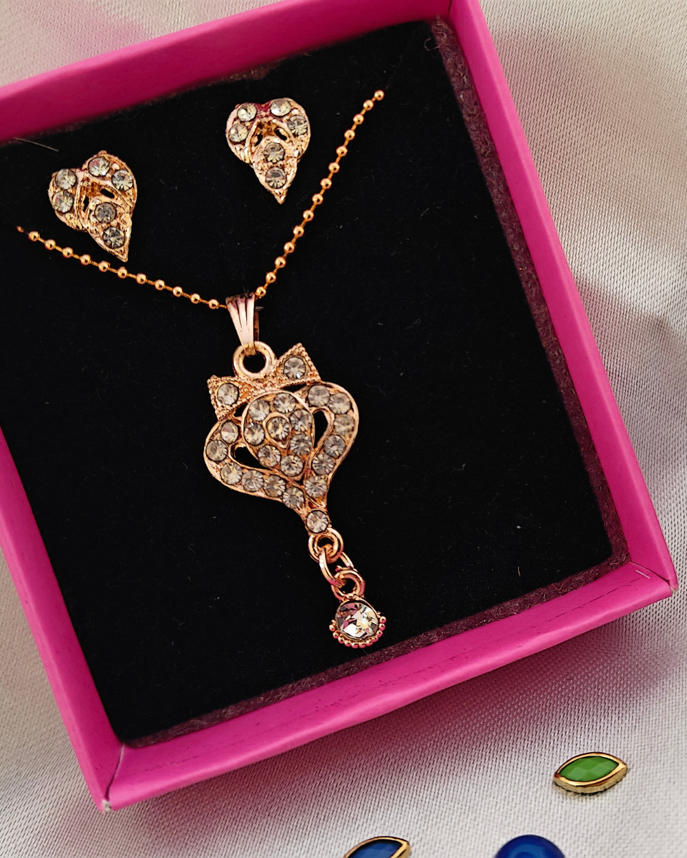 Effortlessly Elegant Pendant with Earrings