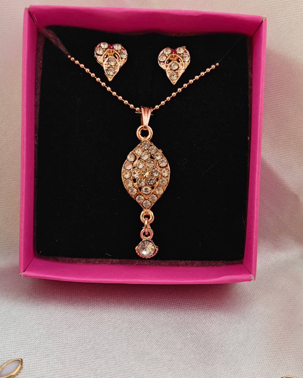 Simple charm Pendant with Earrings