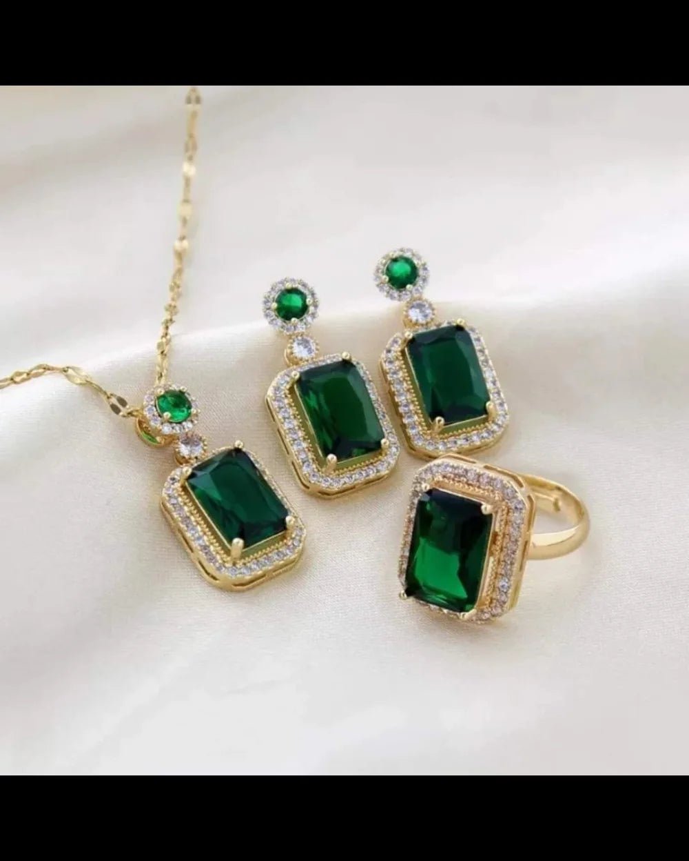 Sunrise Glow Emerald green Pendant with Earrings