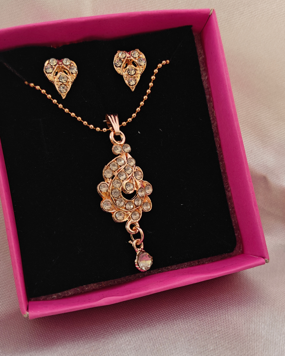 Serene Pendant with Earrings