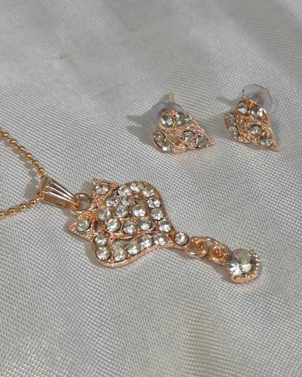 Effortlessly Elegant Pendant with Earrings