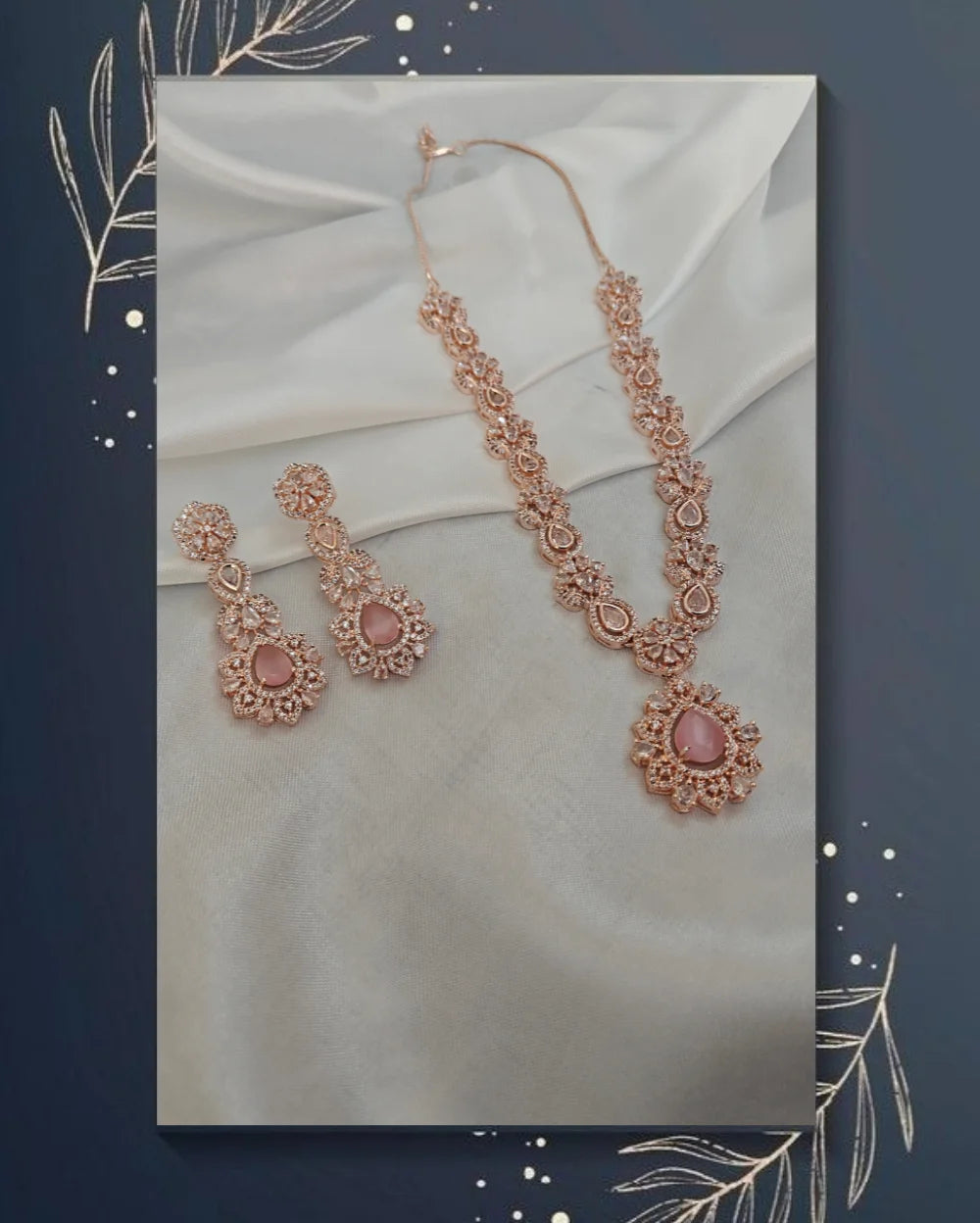Rose romance Rosegold necklace