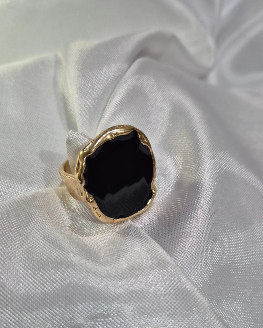 Black Geometric Ring