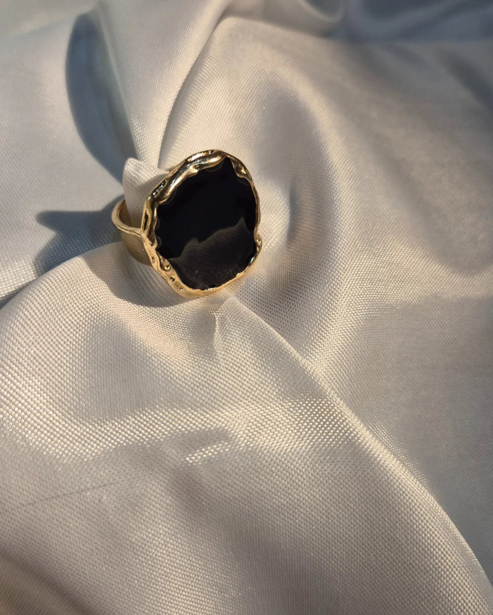 Black Geometric Ring